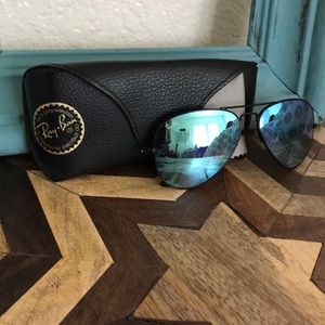 Ray Bans aviators with mirrored lens
